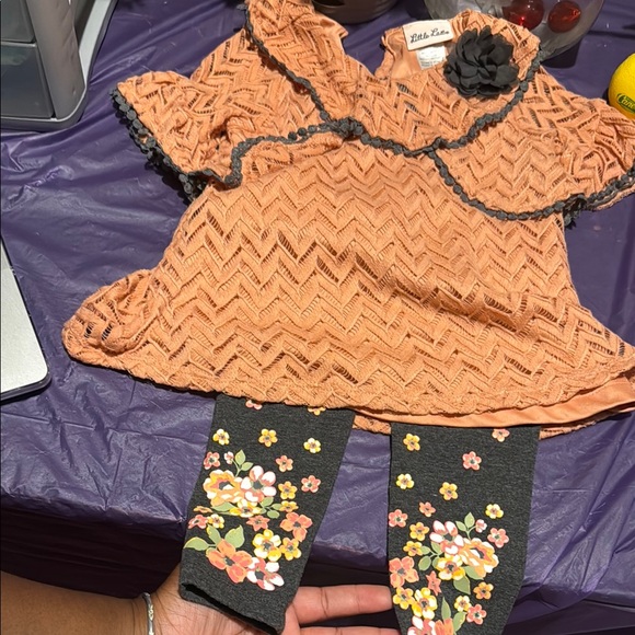 EUG Little Lass| ✨🤗Chevron Orange/Peach Top and Gray Floral💕💐🌸 Leggings - Picture 1 of 12